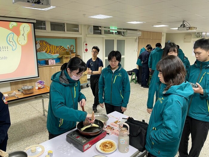 同學們期待美食中