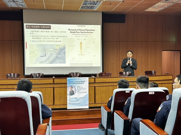 李俊毅博士講解簡報內容